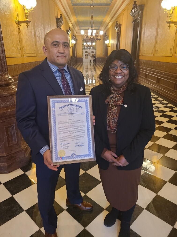 Mo De La O and Regina Murray (who authored the Active Duty & Veterans Mental Health bill) were at the State Capital today getting recognition for the Veteran work they have collaborated on. 